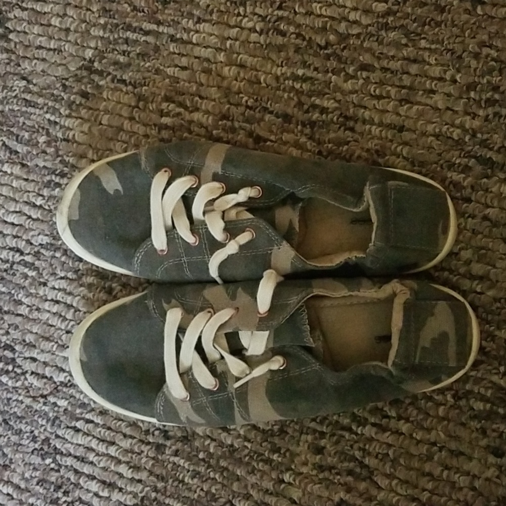 Maurices slip-ons